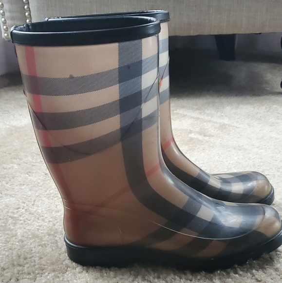Authentic Burberry rain boots - Picture 3 of 5